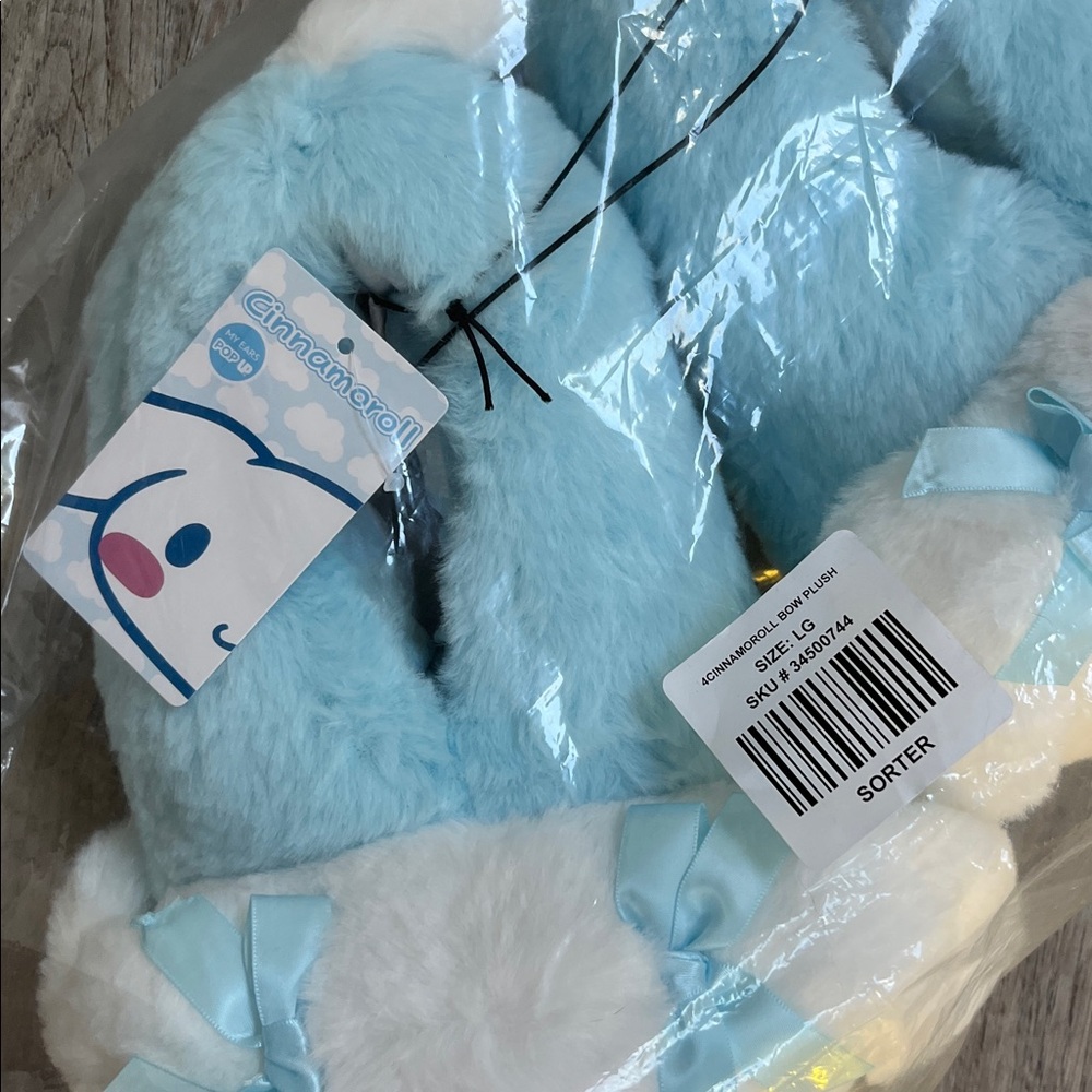 Sanrio Cinnamoroll Bow Plush Slippers - NWT - Picture 2 of 6